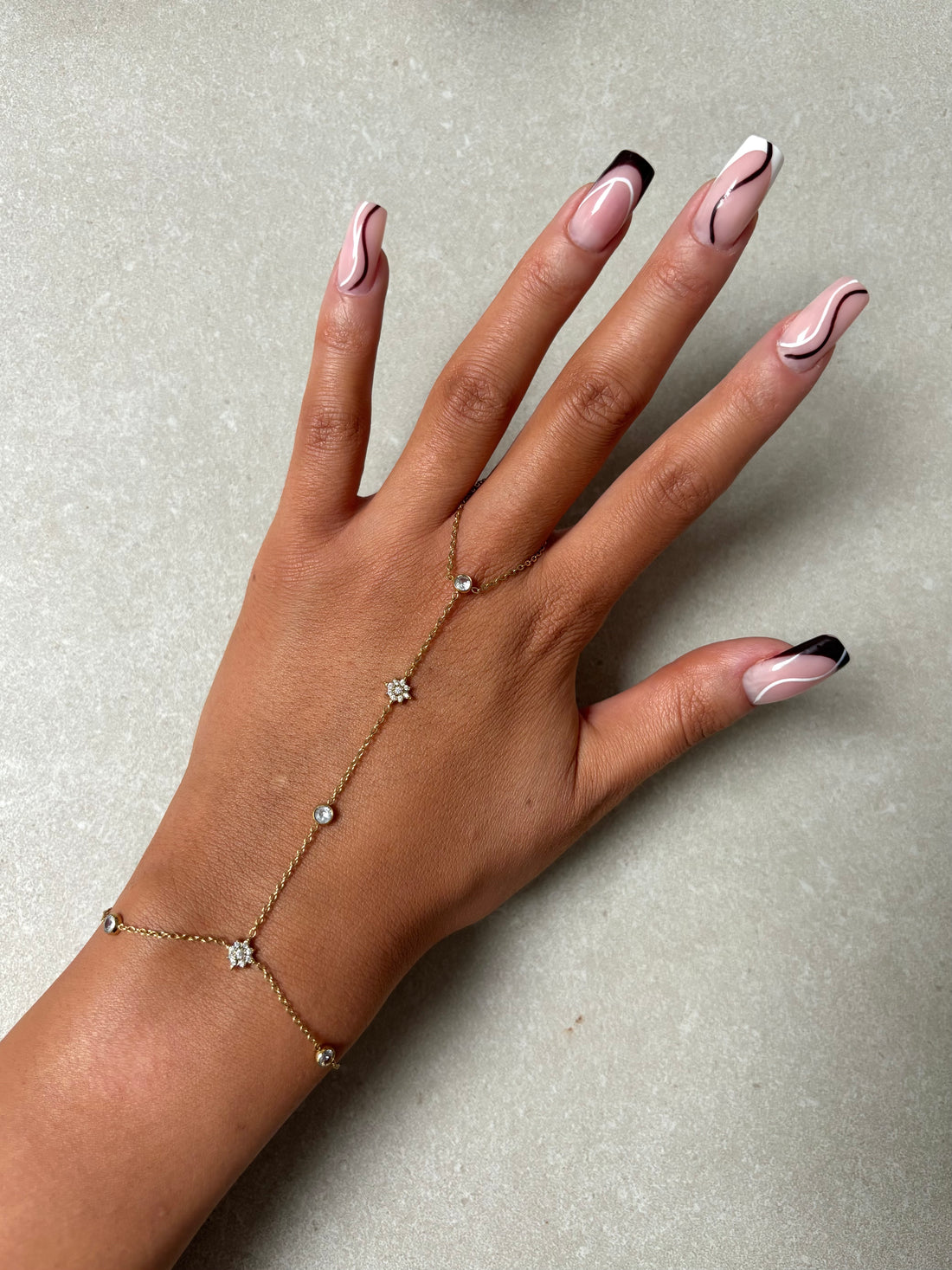 CHAÎNE DE MAIN ÉVA