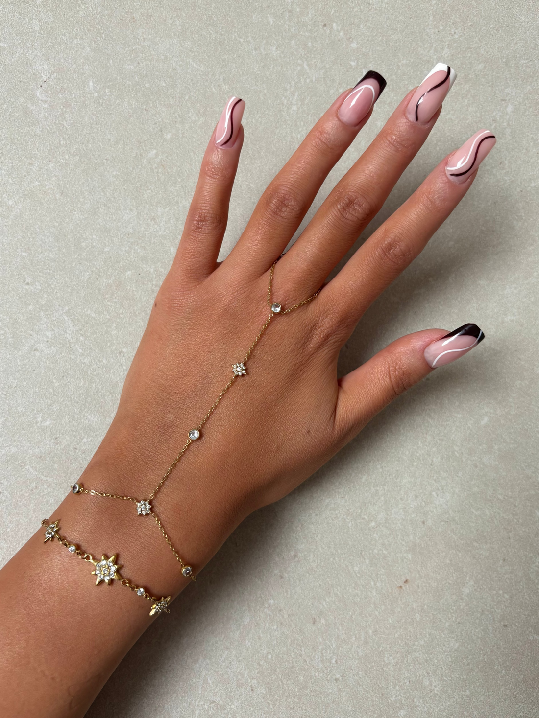 CHAÎNE DE MAIN ÉVA